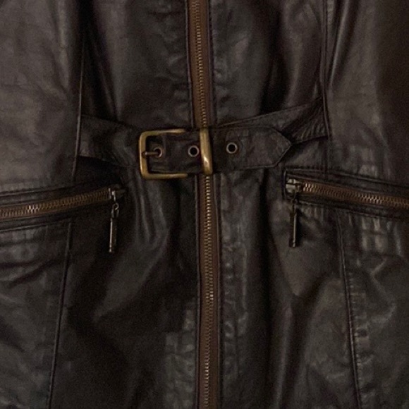 Beautiful Genuine Leather Vest - Picture 5 of 13